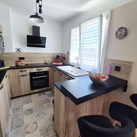 2 Chambres, Climatisation, A Deux Pas De La Apartment *