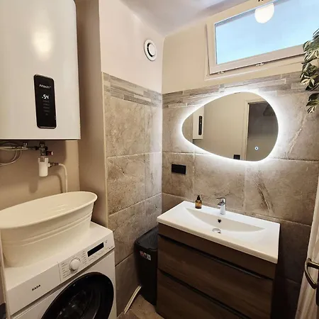 2 Chambres, Climatisation, A Deux Pas De La Apartment