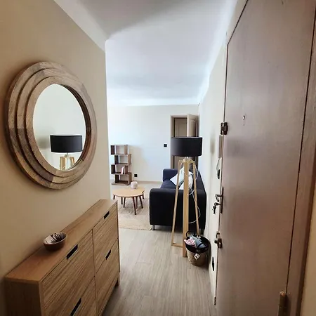Apartment 2 Chambres, Climatisation, A Deux Pas De La *